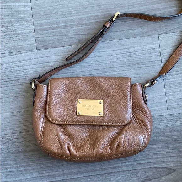 Michael Kors Handbags - Michael Kors Crossbody